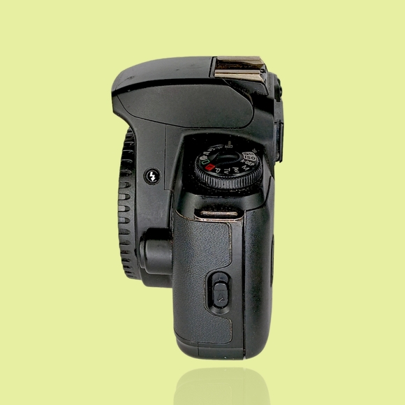 Canon EOS Rebel G 35mm SLR Film Camera Body Only - Picture 4 of 15